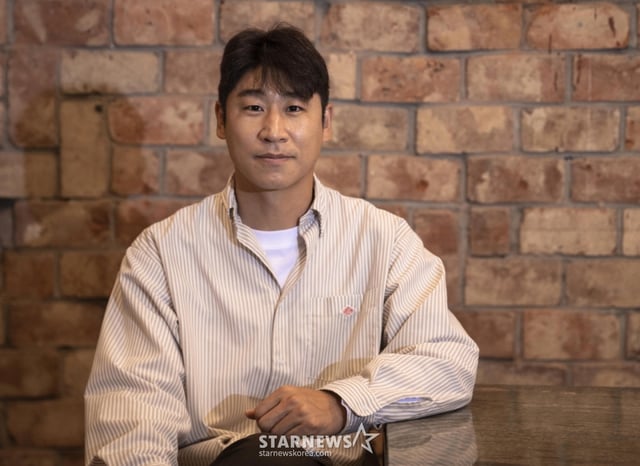 쿠팡플레이 '슈팅스타2'에 출연하는 이근호 선수가 17일 진행된 라운드 인터뷰를 위해 포즈를 취하고 있다. /사진제공=쿠팡플레이 2025.10.17 /사진=이동훈 photoguy@