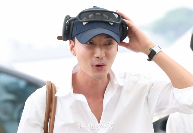 (인천공항=뉴스1) 권현진 기자 = 가수 로이킴이 1일 오전 해외 일정을 위해 인천국제공항을 통해 미국 LA로 출국하고 있다. 2025.8.1/뉴스1 Copyright © 뉴스1. All rights reserved. 무단 전재 및 재배포, AI학습 이용 금지. /사진=(인천공항=뉴스1) 권현진 기자