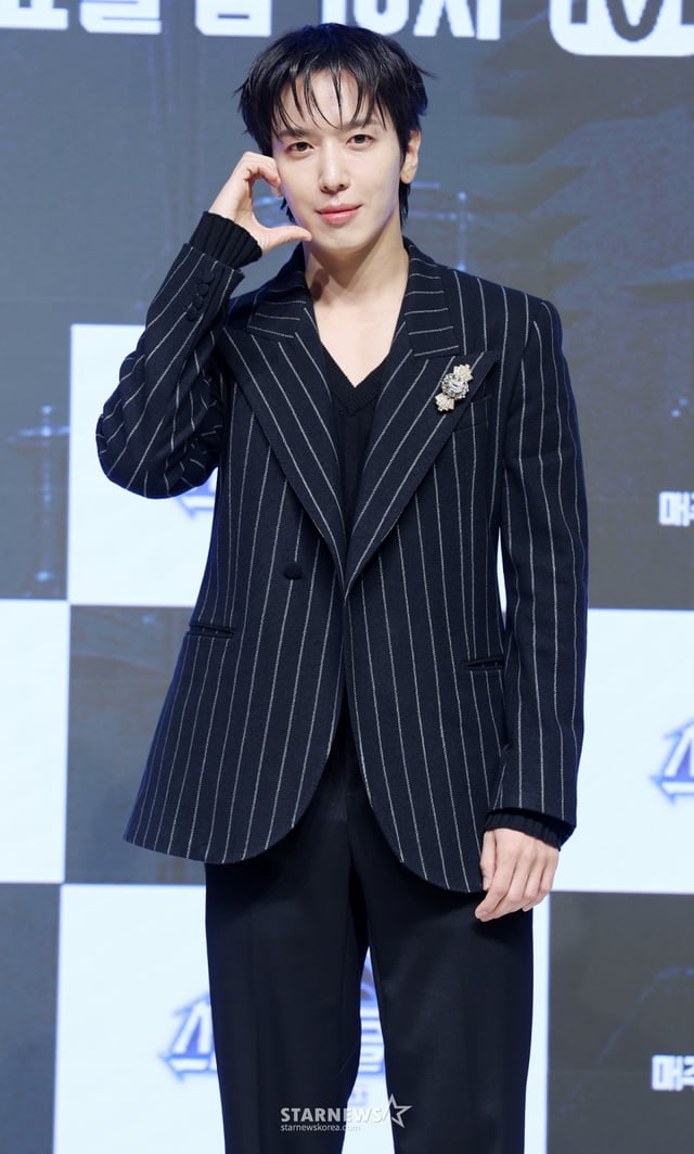 가수 정용화가 20일 서울 강남구 엘리에나호텔에서 진행된 Mnet 예능 '스틸하트클럽' 제작발표회에 참석해 포즈를 취하고 있다. /2025.10.20 /사진=김휘선 hwijpg@