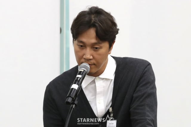 (서울=뉴스1) 이광호 기자 = 방송인 겸 정신건강의학과 전문의 양재웅 씨가 23일 오후 서울 여의도 국회에서 열린 보건복지위원회의 복지부 등에 대한 종합 국정감사에 증인으로 출석해 자신의 병원에서 발생한 환자 사망 사고와 관련한 의원 질의에 답하고 있다. 2024.10.23/뉴스1 Copyright © 뉴스1. All rights reserved. 무단 전재 및 재배포, AI학습 이용 금지. /사진=(서울=뉴스1) 이광호 기자