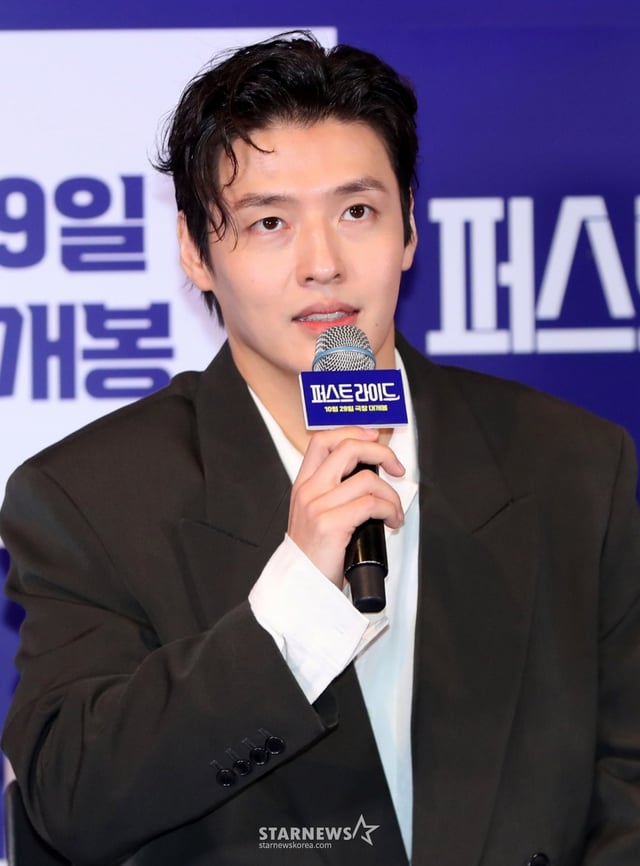 [서울=뉴시스] 김혜진 기자 = 배우 강하늘이 22일 오전 서울 용산구 CGV 용산아이파크몰에서 열린 영화 '퍼스트 라이드(감독 남대중) 언론시사회에서 인사말을 하고 있다. 2025.10.22. jini@newsis.com /사진=김혜진