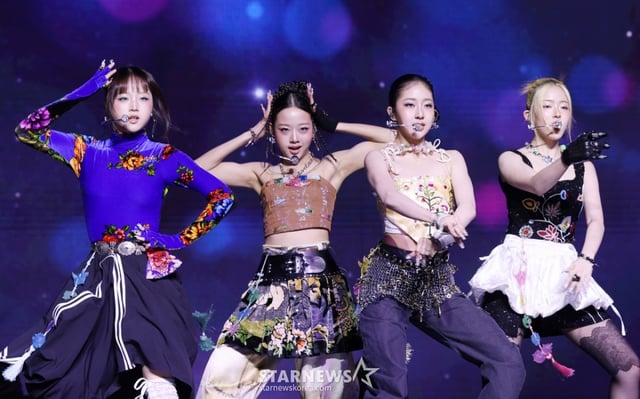그룹 비비업이 22일 서울 용산구 블루스퀘어에서 진행된 첫 번째 미니앨범 선공개 곡 'House Party' 발매 기념 쇼케이스에서 포즈를 취하고 있다. /2025.10.22 /사진=김휘선 hwijpg@