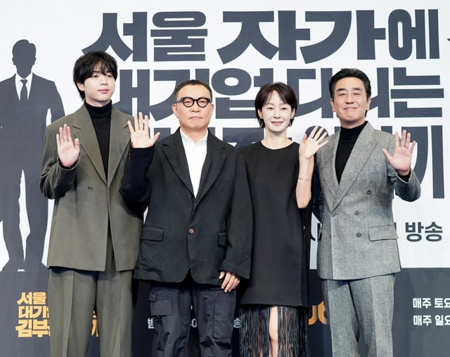 왼쪽부터 차강윤, 조현탁 감독, 명세빈, 류승룡