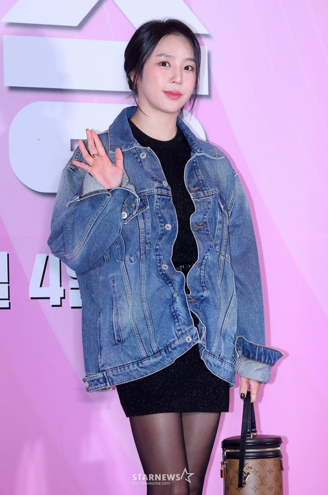 배우 예원이 28일 오후 서울 용산구 아이파크몰 CGV에서 진행된 영화 '1승' VIP시사회에 참석해 포즈를 취하고 있다.  '1승'은 이겨본 적 없는 감독과 이길 생각 없는 구단주, 이기는 법 모르는 선수들까지 승리의 가능성이 1도 없는 프로 여자배구단이 1승을 위해 도전에 나서는 이야기. 12월 4일 개봉. 2024.11.28 /사진=김창현 chmt@
