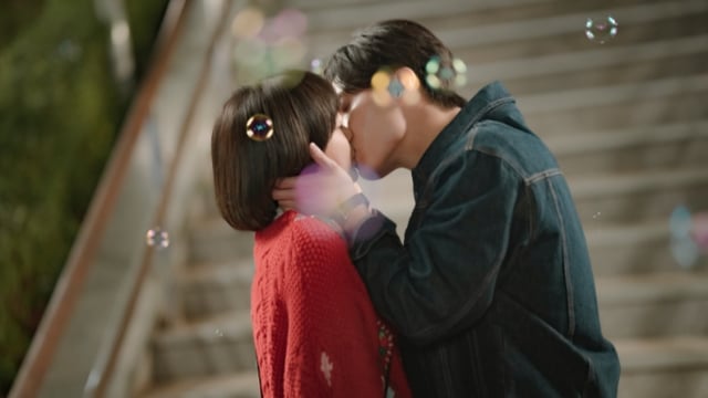 왼쪽부터 '백번의 추억' 속 김다미, 허남준