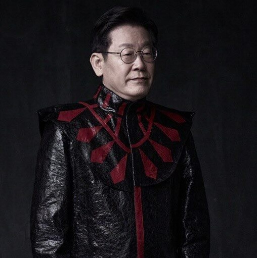 신해철 무대의상을 착용한 이재명 대통령 /사진=강영호 사진작가 인스타그램