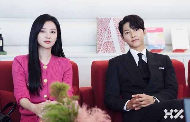 왼쪽부터 김지원, 송중기 /사진=하이지음스튜디오