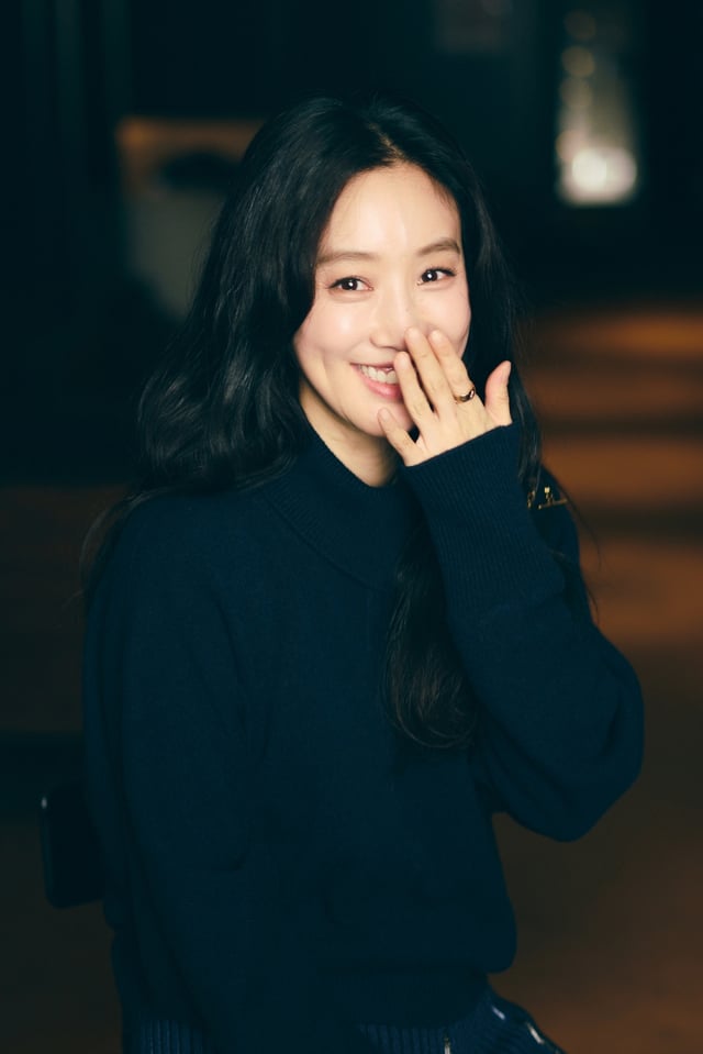 영화 '하얀 차를 탄 여자'의 주연배우 정려원이 28일 진행된 라운드 인터뷰를 위해 포즈를 취하고 있다. /사잔제공=바이포엠스튜디오 2025.10.28 /사진=이동훈 photoguy@