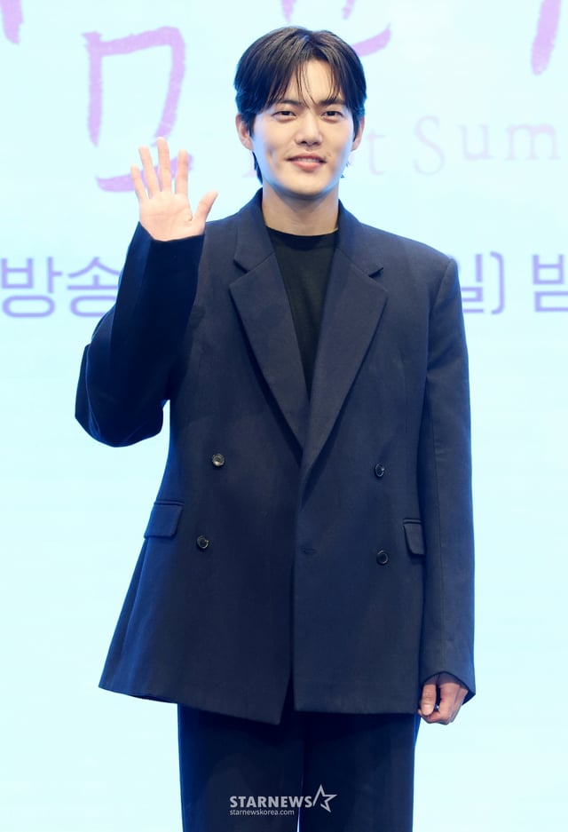 배우 김건우가 29일 서울 영등포구 더세인트에서 진행된 KBS 2TV 토일드라마 '마지막 썸머' 제작발표회에 참석해 포즈를 취하고 있다. /2025.10.29 /사진=김휘선 hwijpg@