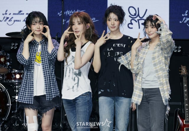 밴드 QWER이 9일 오후 서울 창천동 예스24 원더로크홀에서 진행된 미니 3집 '난 네 편이야, 온 세상이 불협일지라도' 쇼케이스에서 포즈를 취하고 있다. 이번 앨범의 타이틀곡 '눈물참기'는 눈물을 참을 수 없는 슬픔에도 희망찬 내일을 위해 다시 한 걸음 내딛는 곡으로 멤버 전원이 작사에 참여했다. /2025.06.09 /사진=이동훈 photoguy@