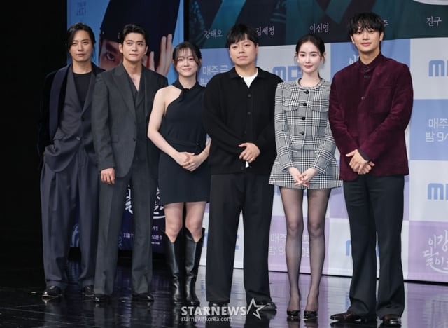 배우 진구, 강태오, 김세정, 이동현PD, 배우 홍수주, 이신영이 30일 오전 서울 마포구 상암동 MBC 사옥에서 진행된 금토드라마 '이강에는 달이 흐른다' 제작발표회에 참석해 포즈를 취하고 있다. 웃음을 잃은 세자와 기억을 잃은 부보상의 영혼 체인지 역지사지(易地四肢) 로맨스 판타지 사극 '이강에는 달이 흐른다'는 11월 7일 첫 방송된다. /2025.10.30 /사진=이동훈 photoguy@