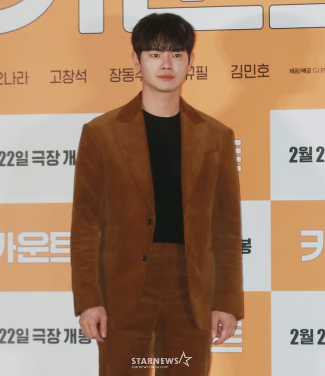 배우 장동주가 13일 오후 서울 CGV용산아이파크몰에서 진행된 영화 '카운트'(감독 권혁재) 언론시사회에 참석해 포즈를 취하고 있다. 10년 전 올림픽에서 금메달을 수상한 메달리스트였지만 지금은 고집 밖에 안 남은 고등학교 체육 선생으로 평범한 나날을 보내는 주인공 박시헌을 중심으로 벌어지는 이야기를 그린 영화 '카운트'는 오는 22일 개봉한다. /2023.02.13