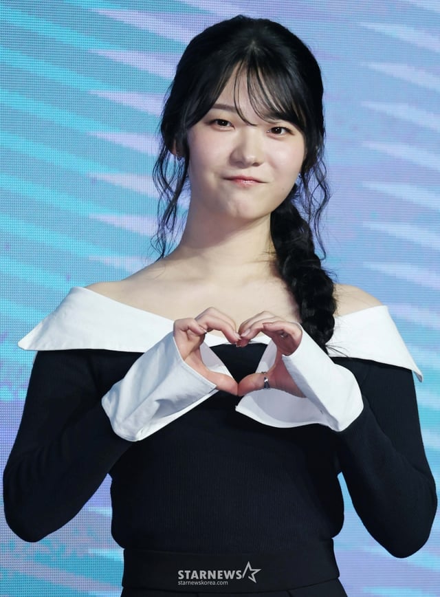 배우 조윤수가 3일 오전 서울 여의도 콘래드호텔에서 진행된 디즈니+ 오리지널 시리즈 '조각도시' 제작발표회에 참석해 포즈를 취하고 있다. '조각도시'는 평범한 삶을 살던 주인공은 어느 날 흉악한 범죄에 휘말려 감옥에 갇히고, 이 모든 상황이 한 인물로부터 계획됐다는 사실을 알게 되면서 그를 위한 복수를 시작하는 범죄 액션 시리즈로 오는 5일 공개된다. /2025.11.03 /사진=이동훈 photoguy@
