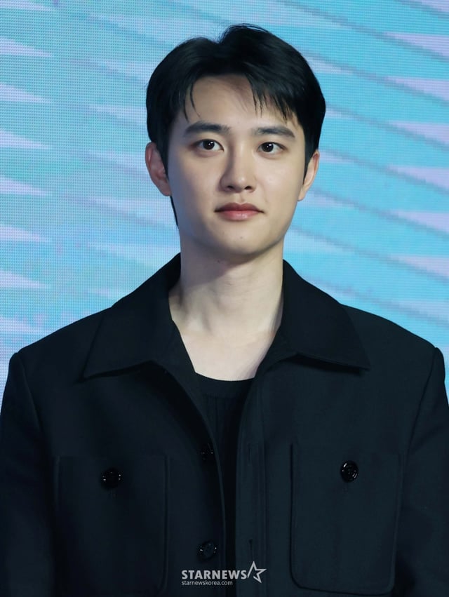 배우 도경수가 3일 오전 서울 여의도 콘래드호텔에서 진행된 디즈니+ 오리지널 시리즈 '조각도시' 제작발표회에 참석해 포즈를 취하고 있다.  '조각도시'는 평범한 삶을 살던 주인공은 어느 날 흉악한 범죄에 휘말려 감옥에 갇히고, 이 모든 상황이 한 인물로부터 계획됐다는 사실을 알게 되면서 그를 위한 복수를 시작하는 범죄 액션 시리즈로 오는 5일 공개된다. /2025.11.03 /사진=이동훈 photoguy@