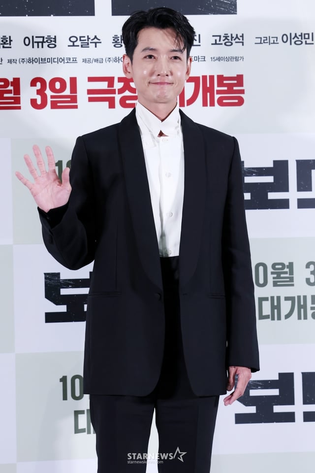 배우 정경호가 24일 서울 송파구 롯데시네마 월드타워에서 진행된 영화 '보스(라희찬 감독)' 언론시사회 및 기자간담회에 참석해 포즈를 취하고 있다. /2025.09.24 /사진=김휘선 hwijpg@