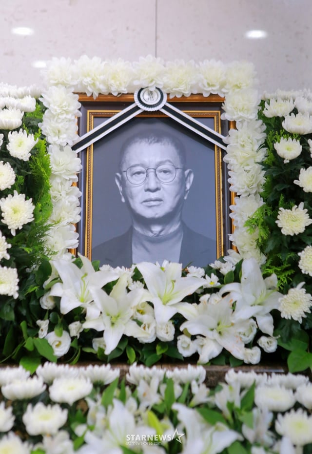 폐기흉 증세 악화로 치료 중 갑작스럽게 세상을 떠난 개그맨 故전유성의 빈소가 26일 서울아산병원 장례식장에 마련됐다. 발인은 28일. /사진공동취재단 2025.09.26 /사진=이동훈 photoguy@