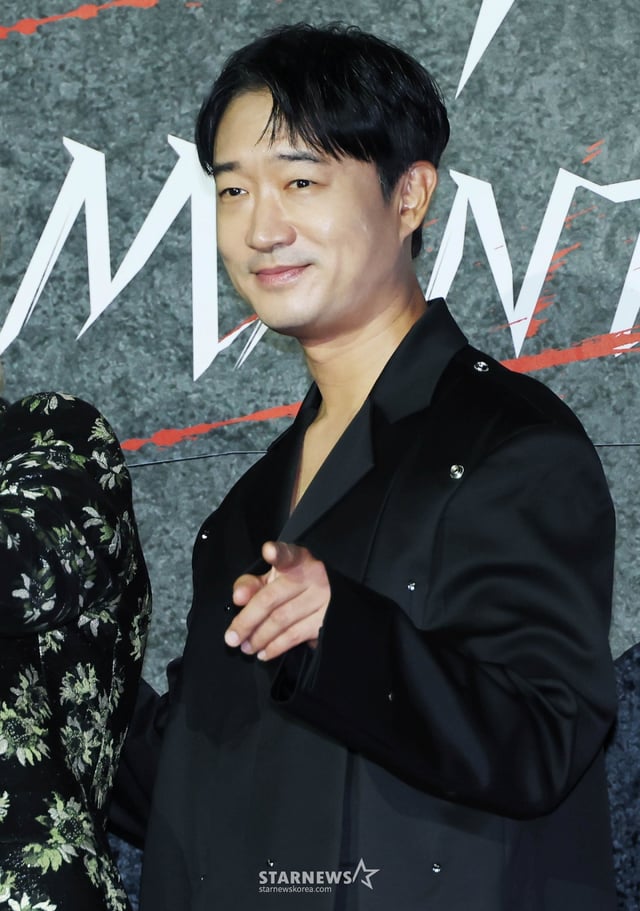 배우 조우진이 25일 오후 서울 광진구 롯데시네마 건대입구점에서 진행된 영화 '사마귀'(감독 이태성) 제작발표회에 참석해 포즈를 취하고 있다. 모든 룰이 무너진 살인청부업계에 긴 휴가 후 컴백한 A급 킬러 '사마귀'와 그의 훈련생 동기이자 라이벌 '재이' 그리고 은퇴한 레전드 킬러 '독고'가 1인자 자리를 놓고 벌이는 대결을 그린 액션 영화 '사마귀'는 오는 26일 공개된다. /2025.09.25 /사진=이동훈 photoguy@