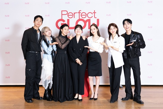 주종혁(왼쪽부터), 포니, 라미란, 김상아 PD, 박민영, 차홍, 레오제이/사진=tvN 제공