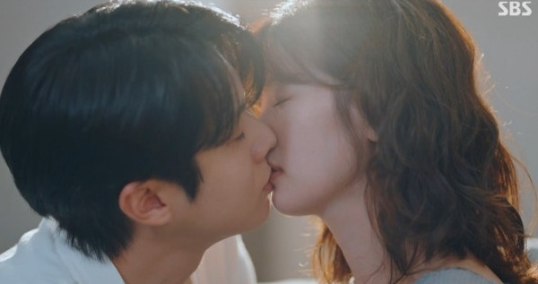 왼쪽부터 최우식, 정소민 /사진=SBS '우주메리미'