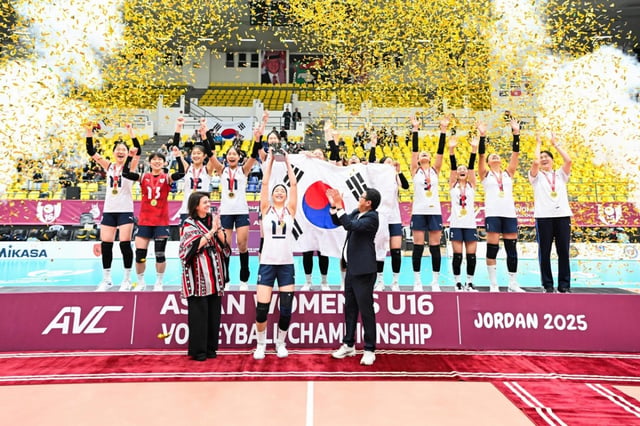 우승 후 기뻐하는 한국 U16 배구선수단. /사진=대한배구협회 제공