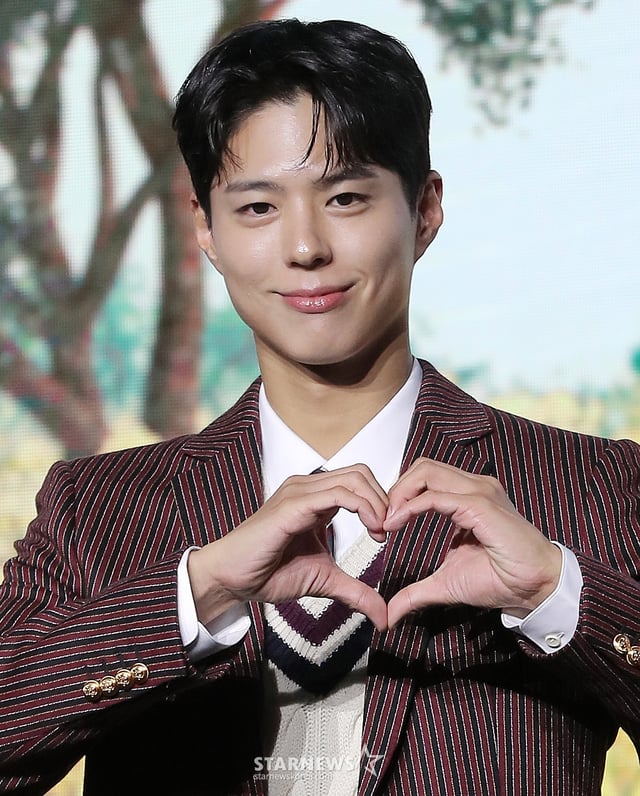 배우 박보검이 5일 오전 서울 영등포구 여의도동 콘래드 서울에서 진행된 넷플릭스 시리즈 '폭싹 속았수다' 제작발표회에 참석해 포즈를 취하고 있다. '폭싹 속았수다'는 제주에서 태어난 '요망진 반항아' 애순이(아이유 분)와 '팔불출 무쇠' 관식이(박보검 분)의 모험 가득한 일생을 사계절로 풀어낸 넷플릭스 시리즈다. 오는 7일 공개. 2025.03.05 /사진=김창현 chmt@