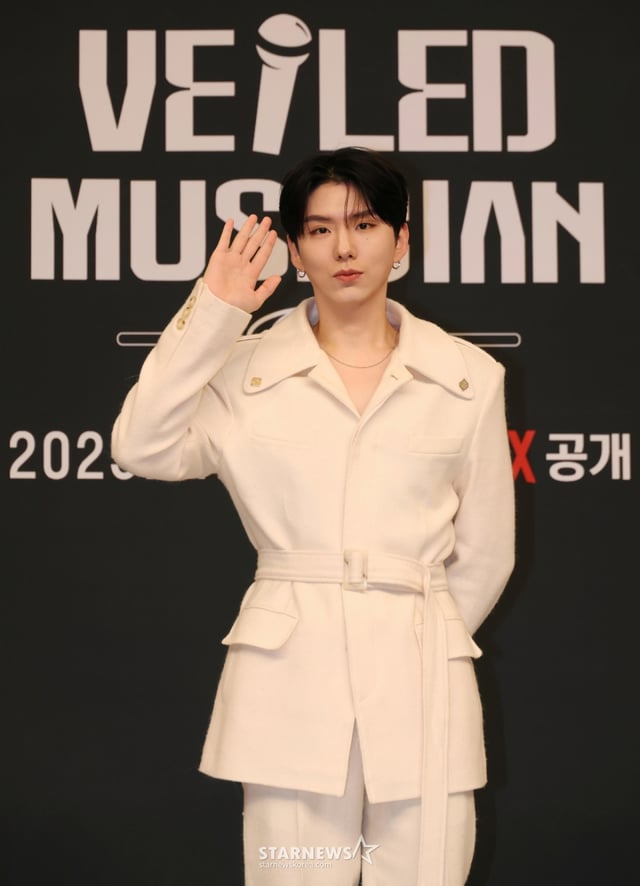 가수 기현이 12일 오후 서울 양천구 목동 SBS에서 진행된 오디션 예능 '베일드 뮤지션' 제작발표회에 참석해 포즈를 취하고 있다. /2025.11.12 /사진=이동훈 photoguy@