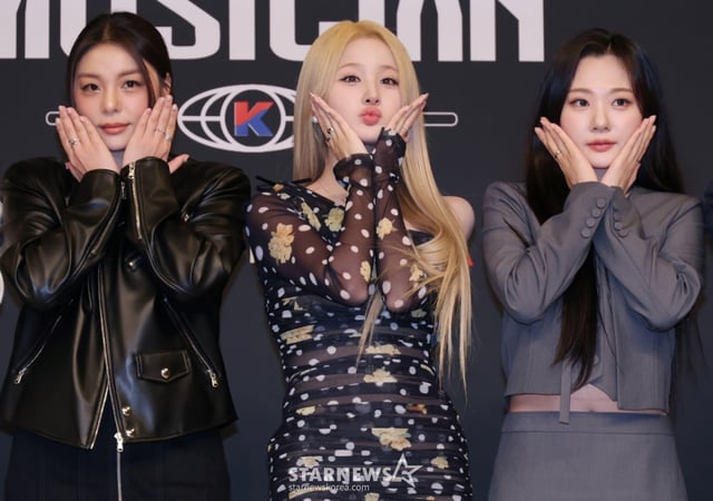 에일리, 벨, 안지영이 12일 오후 서울 양천구 목동 SBS에서 진행된 오디션 예능 '베일드 뮤지션' 제작발표회에 참석해 포즈를 취하고 있다. /2025.11.12 /사진=이동훈 photoguy@