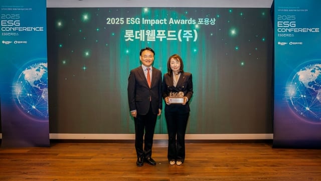 신민정 롯데웰푸드 IMC팀장(오른쪽)과 김윤곤 더나은미래 대표