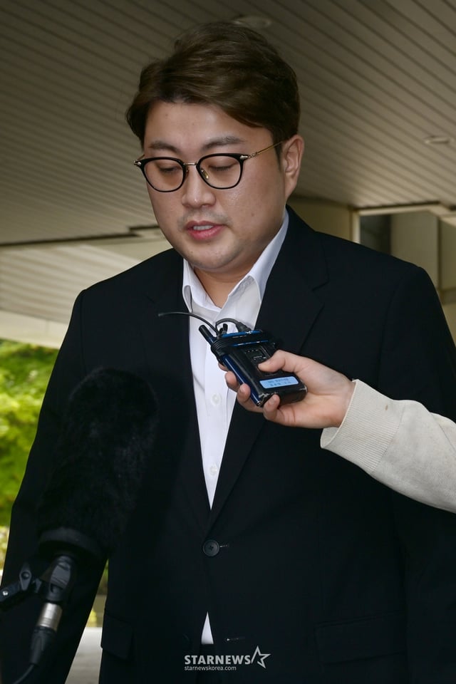음주 운전 뺑소니 등의 혐의로 구속 영장이 청구된 트로트 가수 김호중이 영장실질심사를 받기 위해 24일 오전 서울중앙지방법원으로 들어서고 있다. /2024.05.24 /사진=이동훈