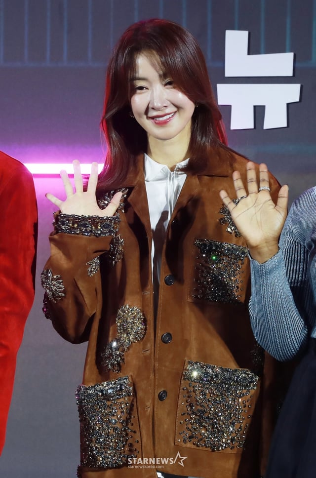 배우 이시영이 14일 오후 서울 CGV용산아이파크몰에서 진행된 넷플릭스 예능 '좀비버스 : 뉴 블러드' 제작발표회에 참석해 포즈를 취하고 있다. /2024.11.14 /사진=이동훈 photoguy@