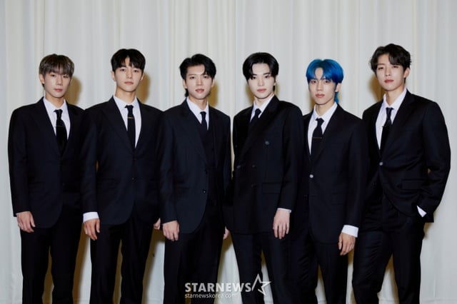 그룹 인피니트(INFINITE)가 31일 오후 서울 서초구 더 리버사이드 호텔에서 진행된 일곱 번째 미니앨범 '비긴'(13egin) 발매 기념 기자간담회에 참석해 포즈를 취하고 있다.  새 앨범 타이틀곡 '뉴 이모션스(New Emotions)'는 멤버들의 6인 6색 풍성한 보컬과 코드 프로그레션이 묵직하게 어우러진 소리 표현이 매력적인 트랙으로 프로듀서 라이언 전(Ryan Jhun)이 작곡을 맡았다. 또한 인피니트는 매혹적인 남자들의 나른함과 섹시함을 담아 마치 고급 향수의 은은한 향과 같이 세련되면서도 과하지 않은 퍼포먼스를 완성했다. / 사진제공 =인피니트 컴퍼니 /사진=김창현