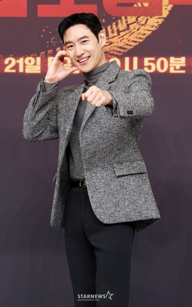 배우 이제훈이 18일 서울 양천구 목동 SBS에서 진행된 금토드라마 '모범택시3' 제작발표회에 참석해 포즈를 취하고 있다./2025.11.18 /사진=김휘선 hwijpg@