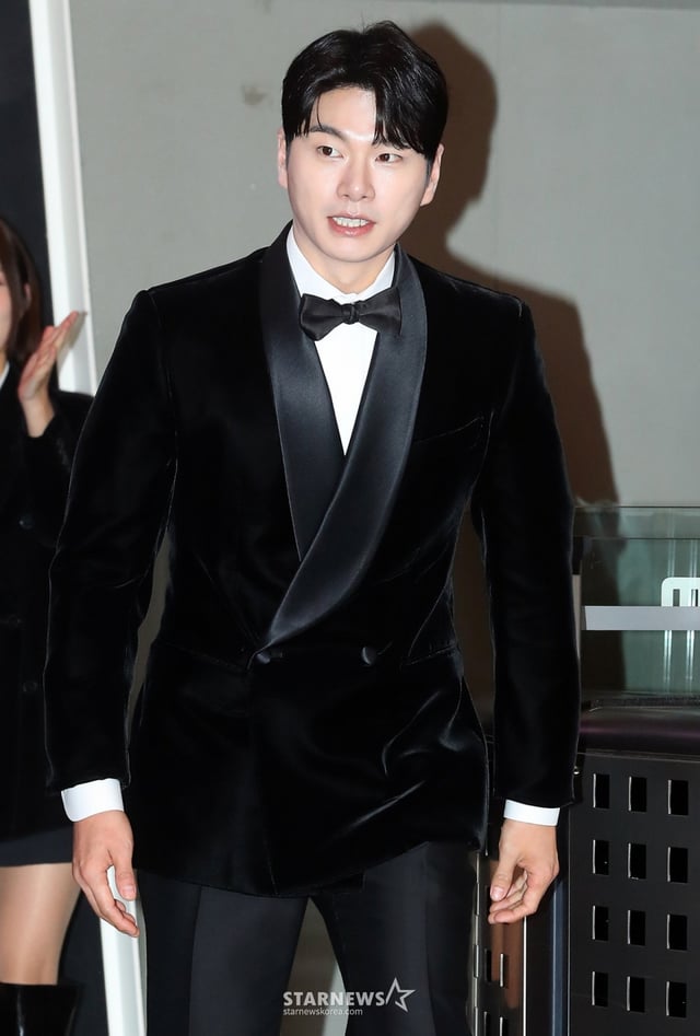 배우 이이경이 29일 오후 서울 마포구 상암동 MBC 사옥에서 진행된 '2023 MBC 방송연예대상' 레드카펫 행사에 참석하고 있다. 2023.12.29 /사진=김창현