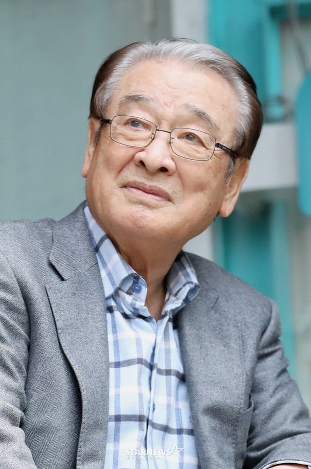 (서울=뉴스1) = 70년간 연기 인생을 이어오며 세대를 넘어 사랑받은 배우 이순재가 25일 새벽 91세 일기로 별세했다.   지난해부터 건강이 약해진 그는 병원 치료를 받으며 복귀에 힘썼지만 결국 유명을 달리했다. (뉴스1 DB) 2025.11.25/뉴스1  Copyright © 뉴스1. All rights reserved. 무단 전재 및 재배포,  AI학습 이용 금지. /사진=(서울=뉴스1)