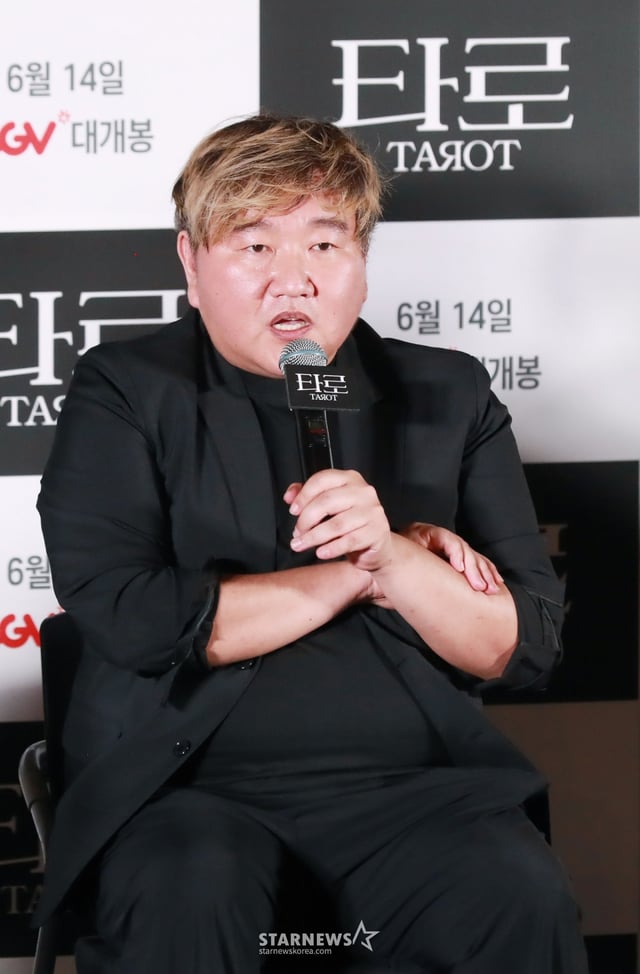 최병길 감독이 12일 오후 서울 CGV용산아이파크몰에서 진행된 영화 '타로'(감독 최병길) 기자간담회에 참석해 질문에 답하고 있다. 한순간의 선택으로 뒤틀린 타로카드의 저주에 갇혀버리는 잔혹 운명 미스터리 '타로'는 오는 14일 개봉한다. /2024.06.12 /사진=이동훈