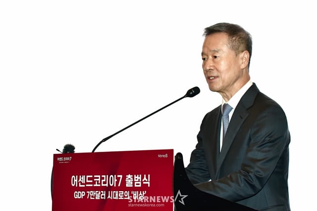 홍선근 머니S 회장이 25일 서울 영등포구 여의도 콘래드 서울에서 열린 '어센드 코리아7' 출범식에서 '어센드코리아7은 왜 탄생했나'를 주제로 발표하고 있다. /사진=장동규 머니S 기자