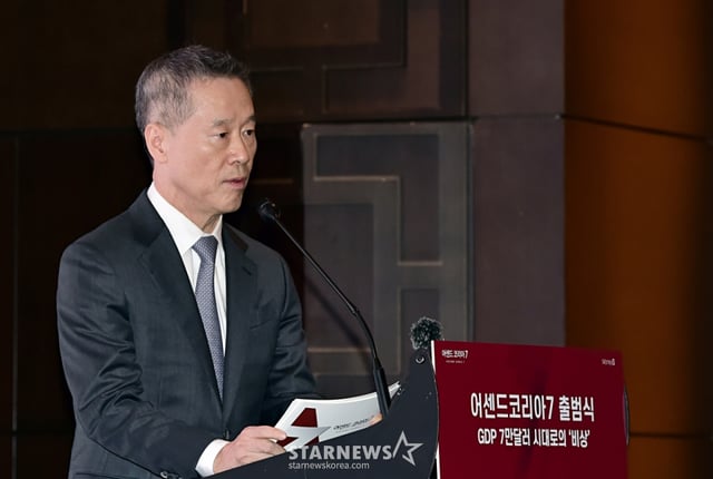 홍선근 머니S 회장이 25일 서울 영등포구 여의도 콘래드 서울에서 열린 '어센드 코리아7' 출범식에서 '어센드코리아7은 왜 탄생했나'를 주제로 발표하고 있다. /사진=장동규 머니S 기자