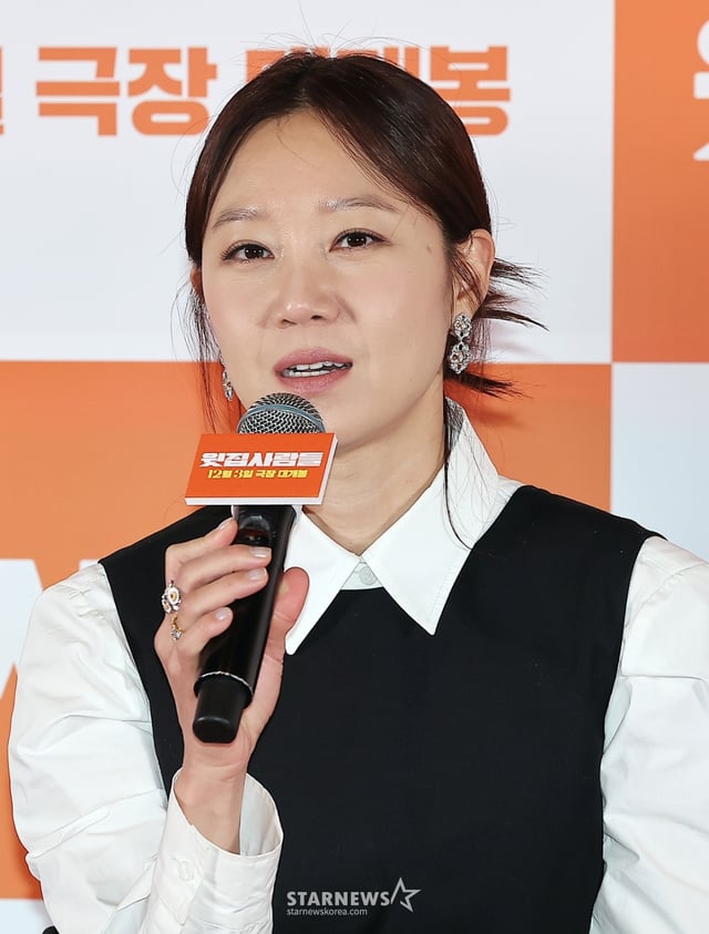 (서울=뉴스1) 김진환 기자 = 배우 공효진이 25일 오후 서울 강남구 메가박스 코엑스에서 열린 영화 ‘윗집 사람들’ 기자간담회에 참석해 인사말을 하고 있다. 2025.11.25/뉴스1 Copyright © 뉴스1. All rights reserved. 무단 전재 및 재배포, AI학습 이용 금지. /사진=(서울=뉴스1) 김진환 기자