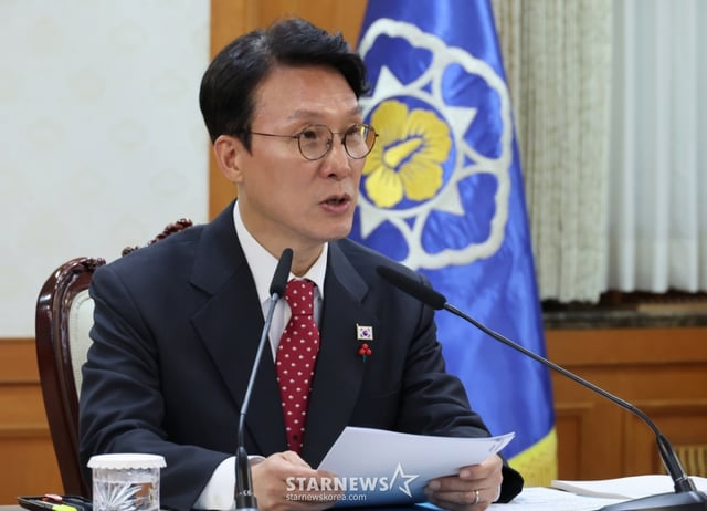 [서울=뉴시스] 김명원 기자 = 김민석 국무총리가 25일 서울 종로구 정부서울청사에서 열린 아동정책조정위원회 회의에 참석해 발언하고 있다. 2025.11.25. kmx1105@newsis.com /사진=김명원