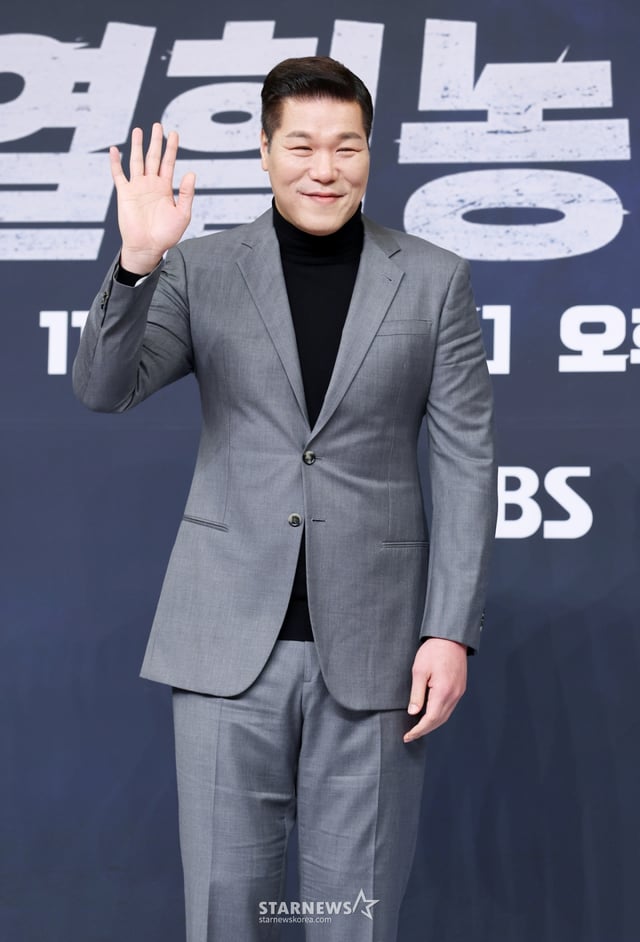 방송인 서장훈이 26일 서울 양천구 목동 SBS에서 진행된 예능 '열혈농구단' 제작발표회에 참석해 포즈를 취하고 있다. /2025.11.2 /사진=김휘선 hwijpg@