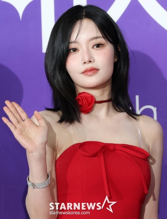 (서울=뉴스1) 권현진 기자 = 피프티피프티 키나가 22일 오후 서울 성북구 안암동 고려대학교 화정체육관에서 열린 '제 1회 디어워즈' 레드카펫 행사에 참석해 포즈를 취하고 있다. 2025.2.22/뉴스1 Copyright © 뉴스1. All rights reserved. 무단 전재 및 재배포, AI학습 이용 금지. /사진=(서울=뉴스1) 권현진 기자