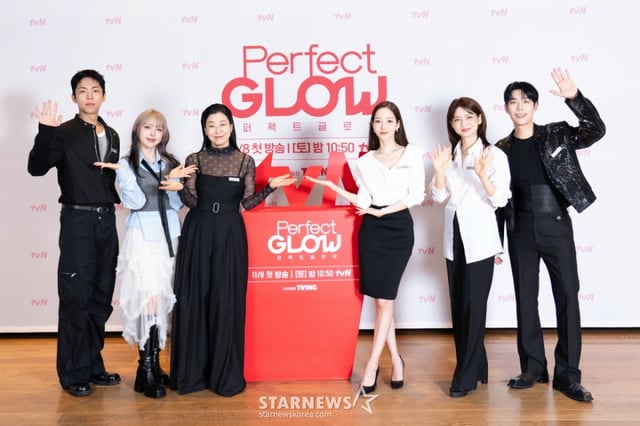 주종혁, 포니, 라미란, 박민영, 차홍, 레오제이가 6일 온라인으로 진행된 tvN 예능 '퍼펙트 글로우' 제작발표회에 참석해 포즈를 취하고 있다. /사진제공=tvN 2025.11.06 /사진=이동훈 photoguy@