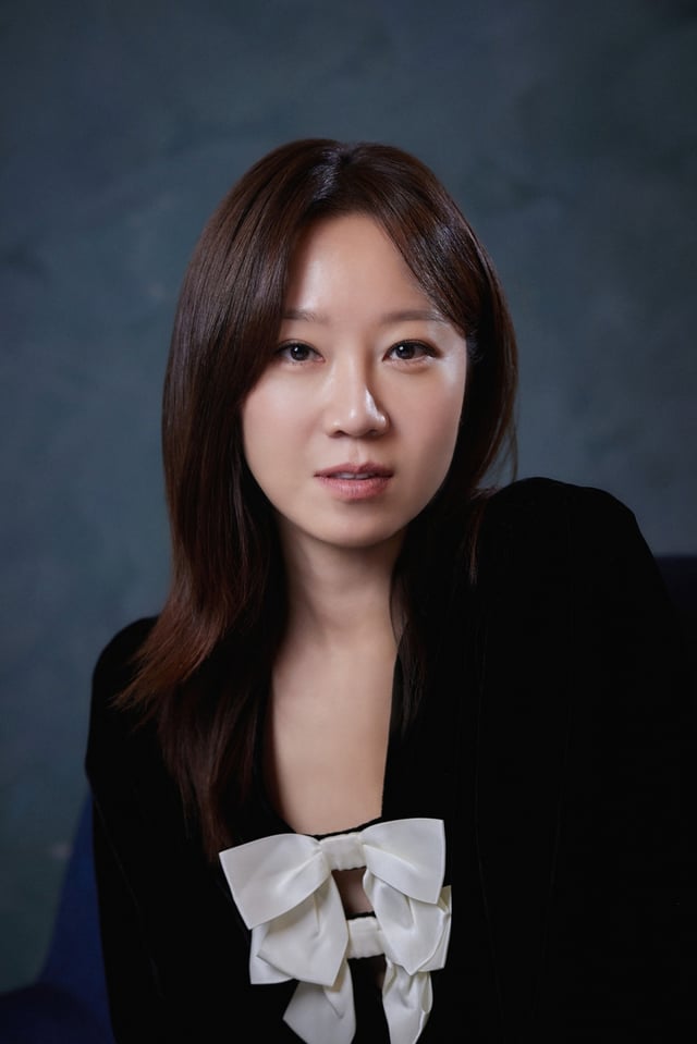영화 '윗집 사람들'의 배우 공효진이 2일 진행된 인터뷰를 위해 포즈를 취하고 있다. /사진제공=바이포엠스튜디오 /2025.12.02 /사진=김휘선 hwijpg@