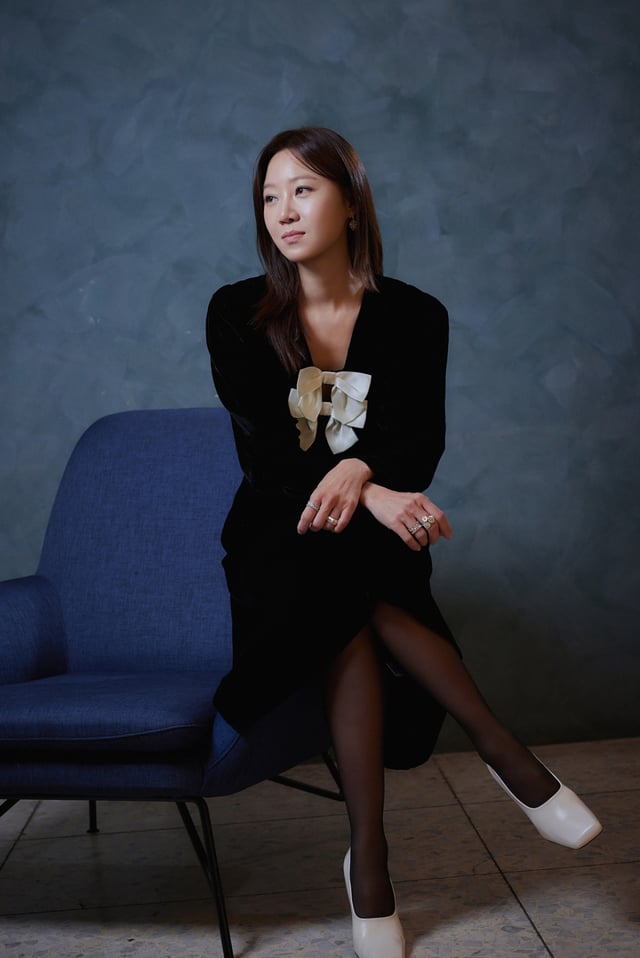 영화 '윗집 사람들'의 배우 공효진이 2일 진행된 인터뷰를 위해 포즈를 취하고 있다. /사진제공=바이포엠스튜디오 /2025.12.02 /사진=김휘선 hwijpg@