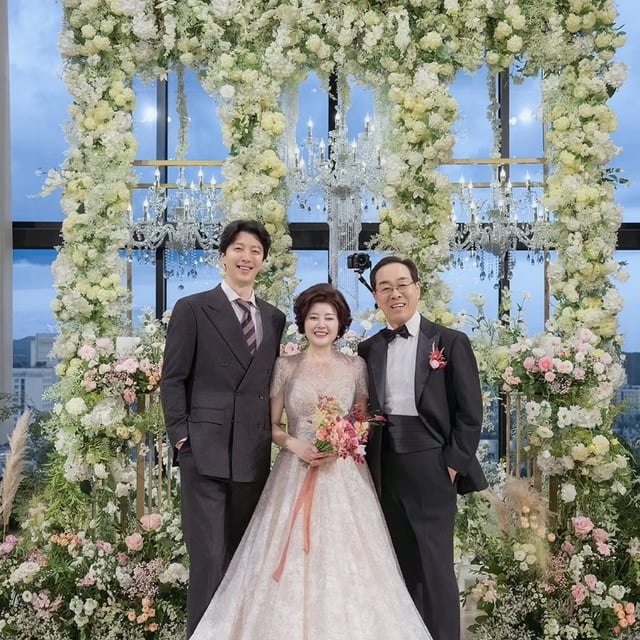 이동건 가족 /사진=더마레보호텔 공식 인스타그램