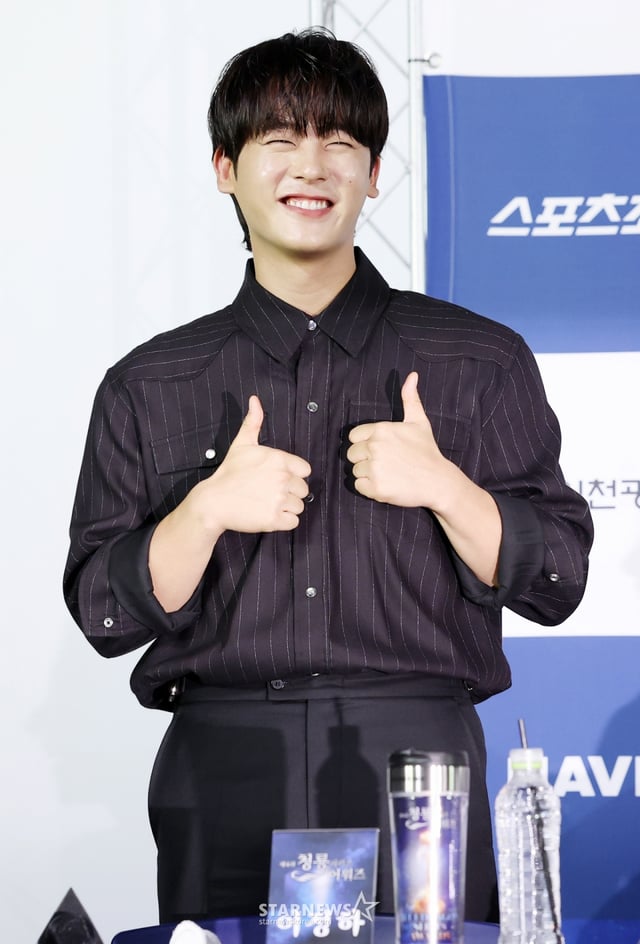 배우 이정하가 25일 서울 영등포구 여의도 CGV에서 진행된 제4회 청룡시리즈 어워즈' 핸드프린팅 행사에서 포즈를 취하고 있다. /2025.06.25 /사진=김휘선 hwijpg@