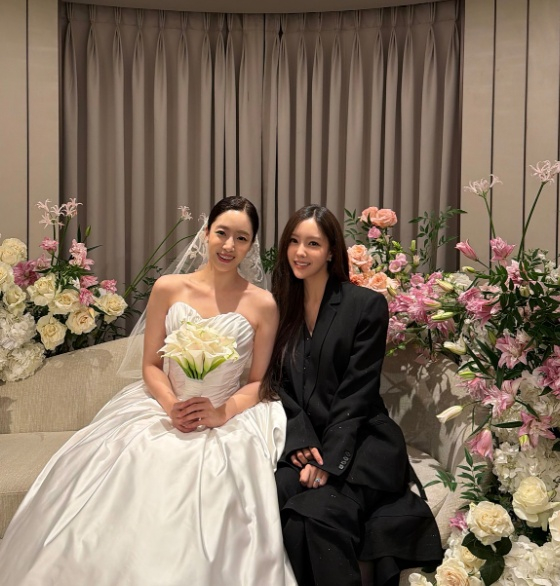 함은정, 효민 /사진=효민 SNS