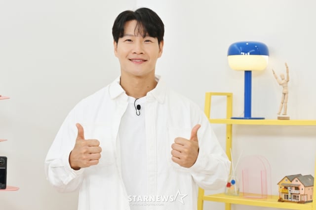 가수 김종국이 2일 오전 온라인으로 진행된 KBS 2TV 예능 '옥탑방의 문제아들' 제작발표회에 참석해 포즈를 취하고 있다. /사진제공=KBS 2025.04.02 /사진=이동훈 photoguy@