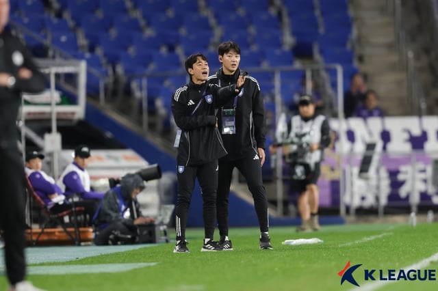 박주영(왼쪽) 울산 HD 코치. /사진=한국프로축구연맹 제공