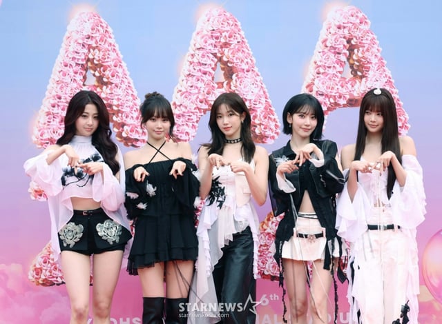 걸그룹 르세라핌이 6일 대만 가오슝 내셔널 스타디움에서 진행된 스타뉴스 주최 '10주년 아시아 아티스트 어워즈 2025(10th Anniversary Asia Artist Awards 2025, '10주년 AAA 2025') 레드카펫 행사에 참석해 포즈를 취하고 있다. 12월 6일~7일 양일에 걸쳐 가오슝 내셔널 스타디움에서 펼쳐지는 '10주년 아시아 아티스트 어워즈 2025(10th Anniversary Asia Artist Awards 2025, '10주년 AAA 2025')'와 페스타 'ACON 2025'는 MTN(머니투데이방송)과 위버스(Weverse)를 통해 각각 TV와 온라인 스트리밍으로 생중계 된다. /2025.12.06 /사진=이동훈 photoguy@